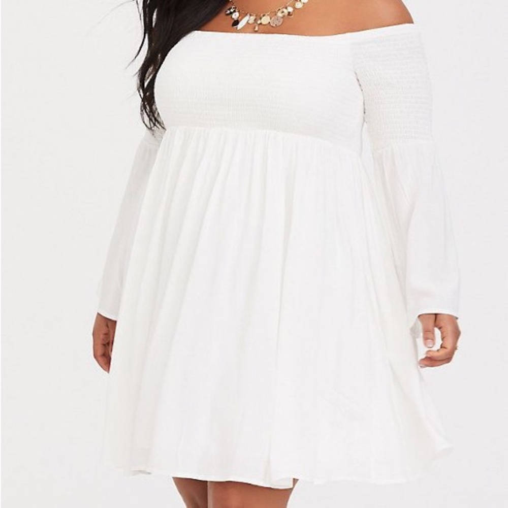 🚫SOLD🚫Torrid • mini challis off shoulder skater dress